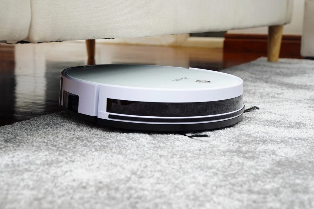 self moving vacuum cleaner